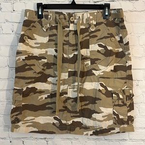 Gap Surplus camo skirt